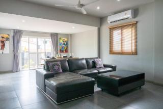 V262 Smart 4BR Villa Ideal for Groups Families - 4