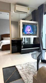 Modern Bangkok Apartment Train Access - 0