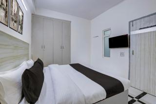 Super Hotel O DLF Phase 1 Metro Station Gurugram - 1