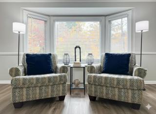 King Bed! Soaking tub! Fenced Yard w Screen Patio - 4