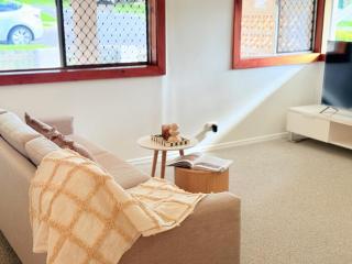 Wynnum Waves Retreat-3 Bedroom Coastal Escape - 1