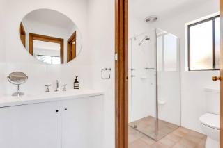 Middleton - Absolute Beachfront - Wi-Fi and Linen Included - 4