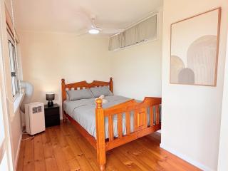 Wynnum Coastal Cottage - 1