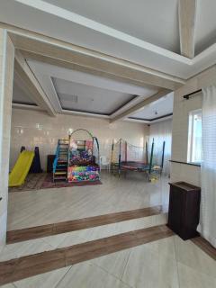 Casa com Piscina - Enseada - Jardim Virginia - 8