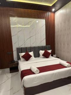 Shree Vishwanath Retreat Premium And Deluxe Rooms - 6