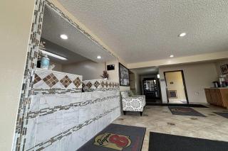 Super 8 by Wyndham Pontiac - 7