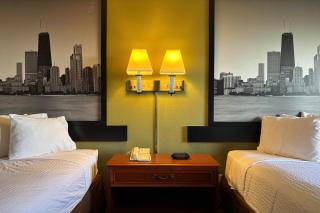 Super 8 by Wyndham Pontiac - 4