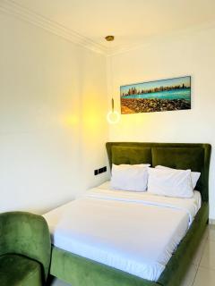 Stylish 3-Bedroom Retreat with PS & Luxe Amenities - 4