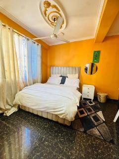 Exclusive 3BR City Escape High End Comfort & Stunning Views - 2