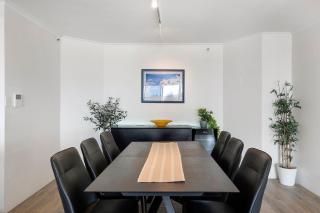 Ocean Sands Central Main Beach Apartment - 4