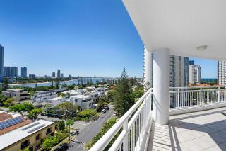 Ocean Sands Central Main Beach Apartment - 2