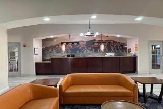 La Quinta Inn & Suites by Wyndham Albuquerque Midtown - 7