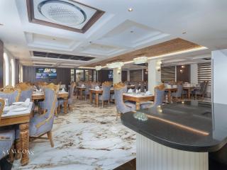 5 Falcons The Luxury Residency - 9