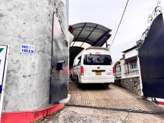 Misty Hills Lakeview Lounge - 8