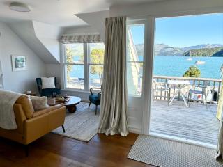 La Vue - Boutique Waterfront Apartment, Akaroa - 0