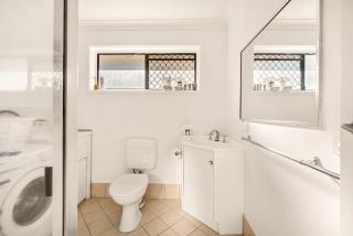 Steps from Sand: 2-Bed Beach Escape with Courtyard - 5