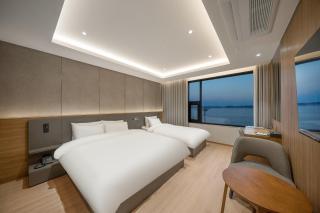 Pohang Yeongildae Beach Hotel - 4