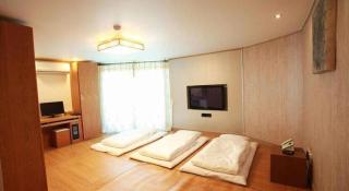 Goodstay Lanuit Hotel - 8