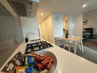 Prime location in Southbank - Shadow Play Apartment - 3