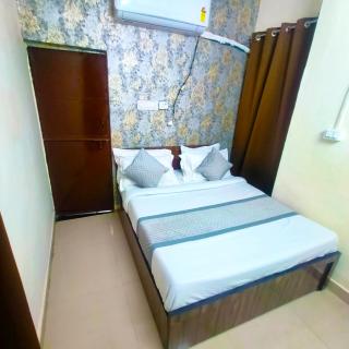 Luxury 2BHK near Ram Nagar Metro - Royal Oasis - 4