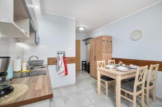 Charming Studio with Parking and Balcony in Karpacz by Noclegi Renters - 1