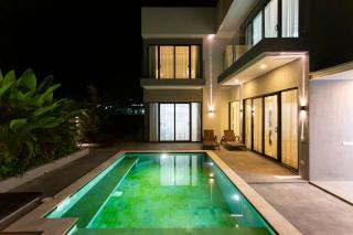 V266 Family Pool Villa Prime Spot Near the Pier - 1