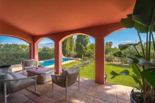 Villa in Marbella with Private Pool & Panoramic Mountain Views - 2