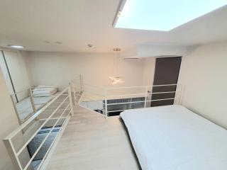 R house near Sinchon station and Ewha Womans Univ station - 1