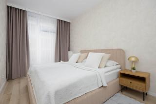 Elegant Apartment in Warsaw with Air Conditioned Living Room by Noclegi Renters - 9