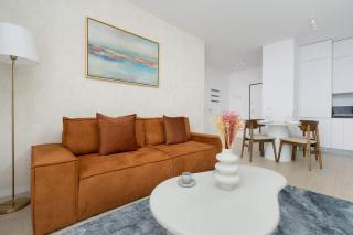 Elegant Apartment in Warsaw with Air Conditioned Living Room by Noclegi Renters - 4