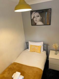 Flamingo Short Lets Greenleys - 2