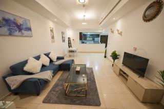 Incredible 2BR with Burj Khalifa View & Balcony - 5