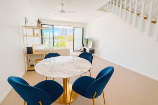 Southport Central Boutique Stay - Space & Fun! - 9