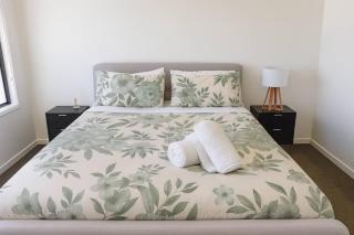 Southport Central Boutique Stay - Space & Fun! - 3