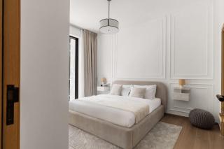Brand New 2BR, Circle Mall View, Great Pool & Gym - 8