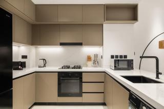 Brand New 2BR, Circle Mall View, Great Pool & Gym - 7