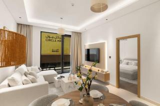 Brand New 2BR, Circle Mall View, Great Pool & Gym - 5