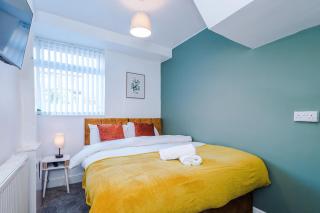 Contractor Heaven Four Bedroom Free Parking in Manchester by Eason Stays - 7