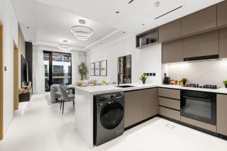Stylish 2 Bedrooms, Pool, Gym & Family-Friendly - 7