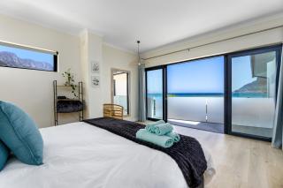 3 Bed On The Beach with Ocean Views from 2 Balconies - 9