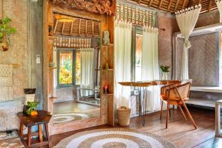 Barong Retreat Villa Ubud with Hammock Terrace, Garden & Koi Pond - 4