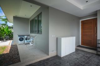 Elegant 3-Bedroom Villa with Large Garden - 5