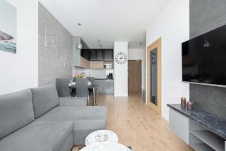 Ku Morzu Przytulny Apartament Blisko Plaży Parking & Balkon by Noclegi Renters - 2