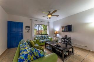 Sunset Villa, comfortable house steps from the beach - 3