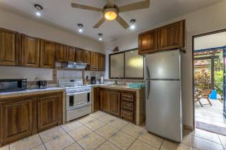 Sunset Villa, comfortable house steps from the beach - 1