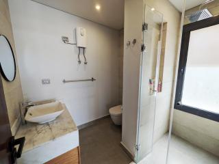 Spacious 3BR Apartment Glorious Panoramic Seaviews - 9