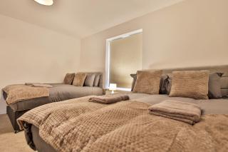 Littlebrooke House, Bolton, Free Parking, by NMB Property - 6
