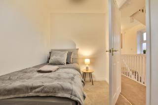 Littlebrooke House, Bolton, Free Parking, by NMB Property - 3