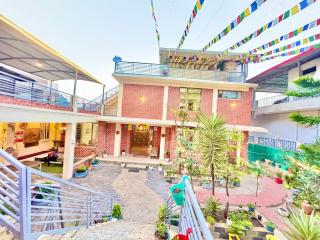 The Auriga 3BHK Fully Entair Villa with Bonfire in kasauli I Pvt Stay I Open Air Terrace I Kitchen Livingroom I Lawn Bonfire I Gaming Zone - 4