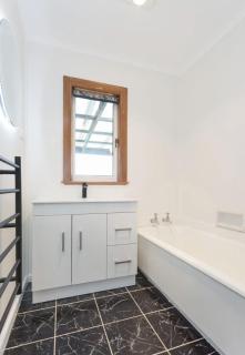 Shire Peak Farm Near Hobbiton Stunning Views - 4